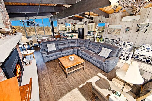 Rustic 5BR Escape  Sauna Hot Tub