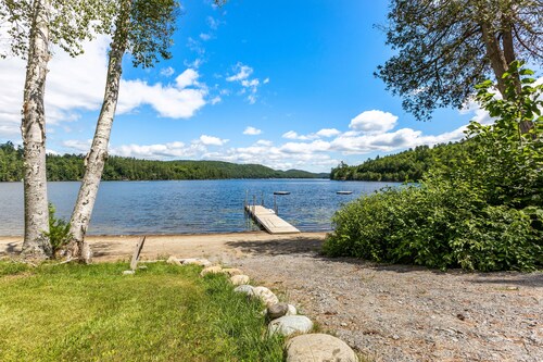 Brand new home w/lake access, dock, swim float, deck & gas grill - pet friendly