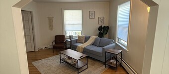 Large 3BD 1st Floor Apartment Minutes from 290
