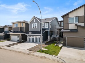 Exterior - Stunning Executive Home » Central AC » King Bed (Airdrie)