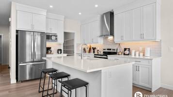 KylskÄp, mikrovÄgsugn, ugn och spishÀll