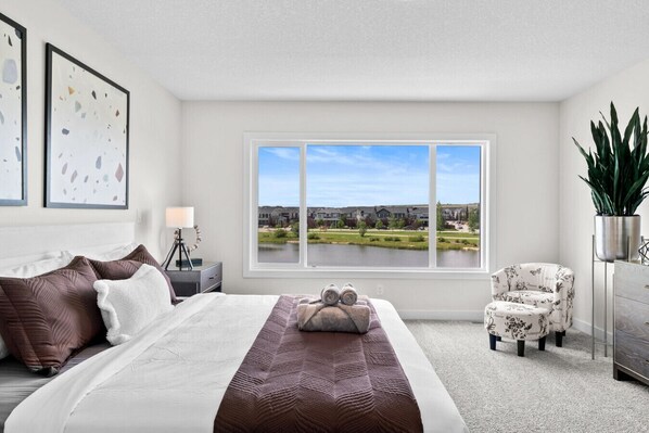 3 bedrooms, desk, iron/ironing board, travel cot