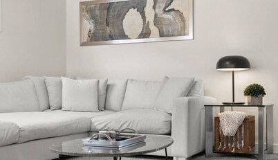 Stunning Executive Home » Central AC » King Bed