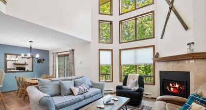 Spacious end unit townhome w/ gas fireplace, deck & grill- minutes to ski lifts