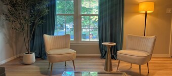 Chic 3 Bedroom Midcentury Modern Retreat in Wonderful Greensboro