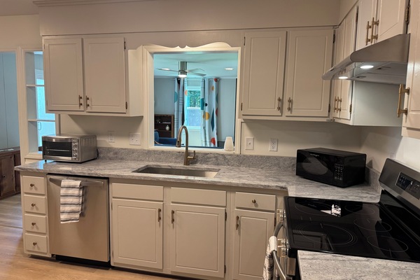 Micro-ondes, four, plaque de cuisson, lave-vaisselle