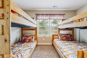 8 bedrooms, iron/ironing board, Internet, bed sheets
