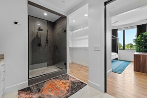 3 slaapkamers, een strijkplank/strijkijzer, wifi, beddengoed