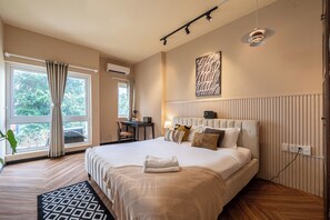 豪華套房, 城市景觀 | 高級寢具、羽絨被、記憶床墊、遮光布/窗簾