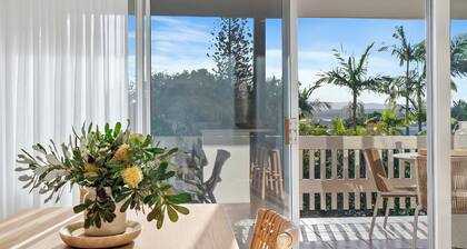 Sandbanks Noosa - Chic Coastal Retreat