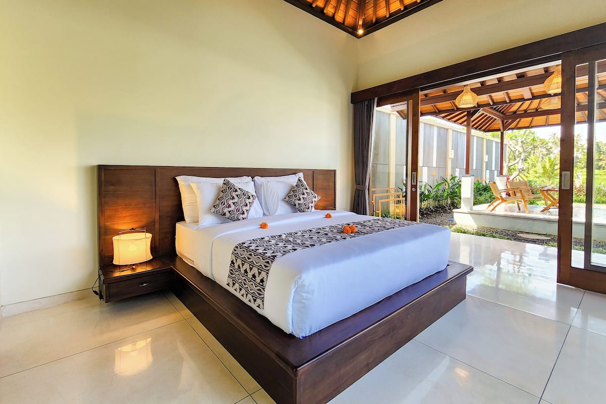 In-room safe, desk, laptop workspace, blackout drapes