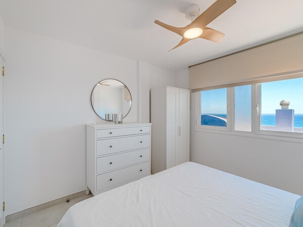 2 bedrooms, iron/ironing board, internet, bed sheets