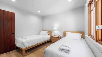 2 bedrooms, travel crib, WiFi, bed sheets