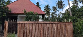 Quaint 2-bedroom bed & breakfast in Pwani Region Mafia Island Marine Park