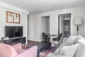 Télévision, chaîne hi-fi