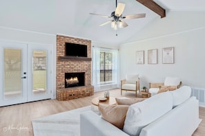 TV, fireplace