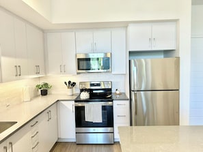 Micro-ondas, fogão, cooktop, lava-louças