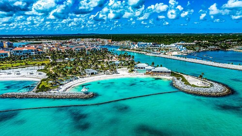 Luxury Villa, Cap Cana: Family-Friendly, Pool, Terrace -Spa, Golf & Beach Access