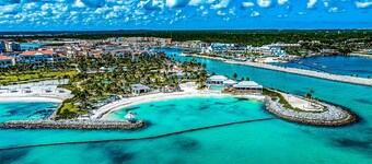 Luxury Villa, Cap Cana: Family-Friendly, Pool, Terrace -Spa, Golf & Beach Access