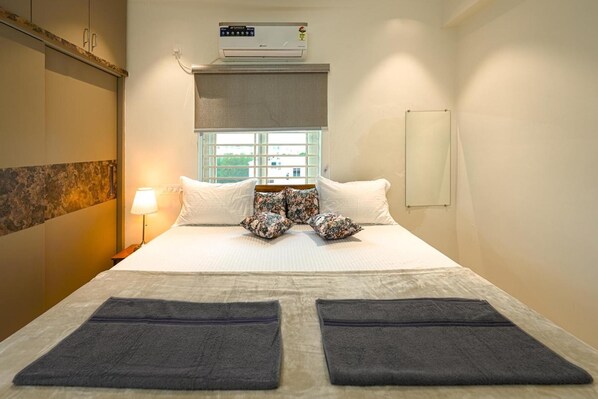 1 bedroom, iron/ironing board, WiFi, bed sheets