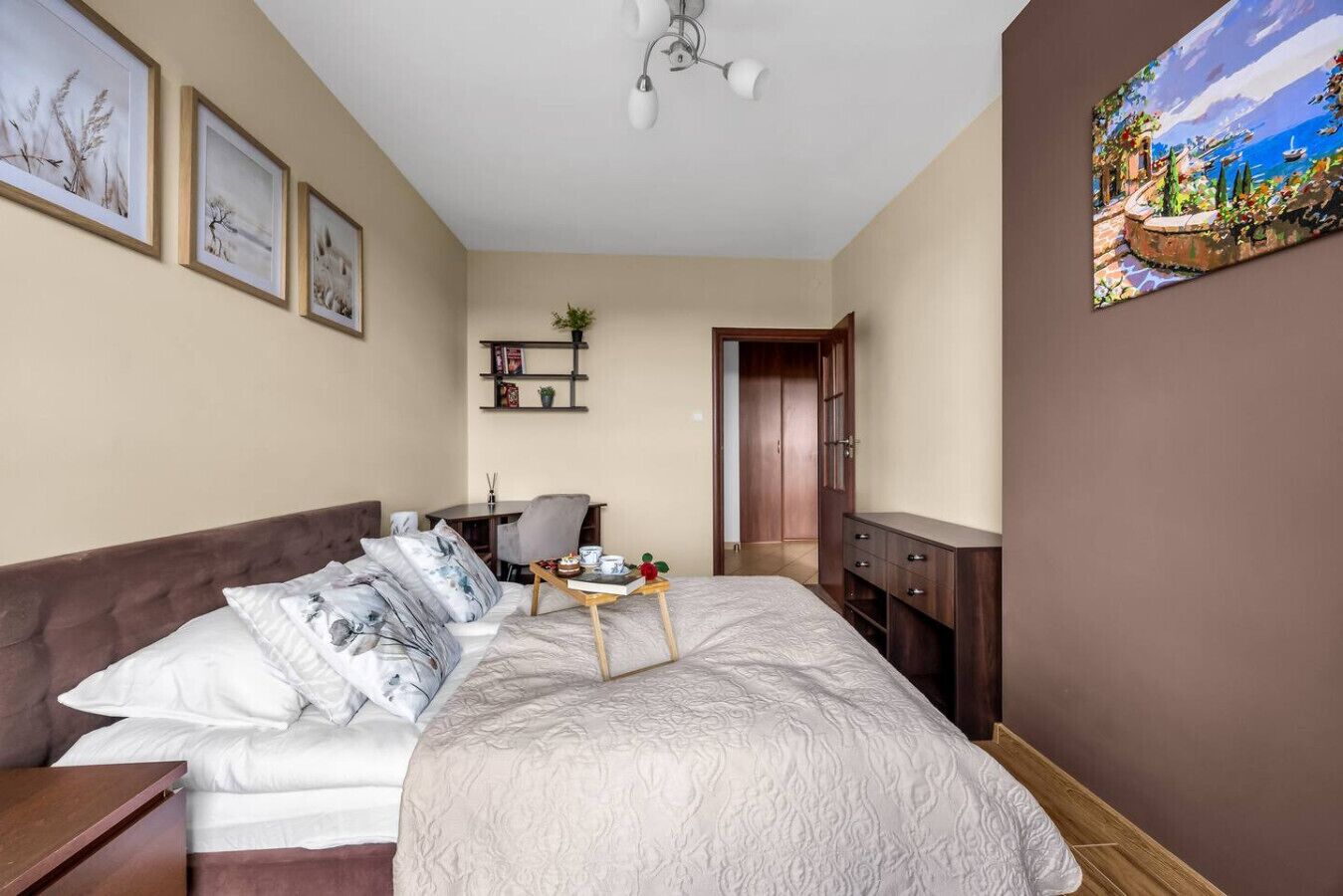 2 bedrooms, iron/ironing board, free WiFi, bed sheets