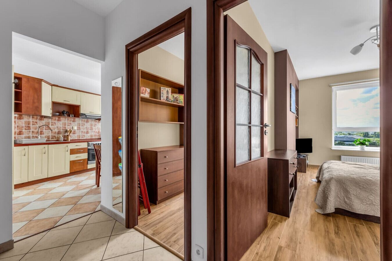 2 室のベッドルーム、アイロン / アイロン台、WiFi (無料)、ベッドシーツ