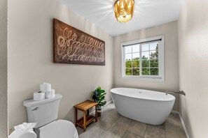 Shower, hair dryer, towels, soap - 7k sq/ft! Gym, Theatre, Hot Tub, Sauna, Game Room, Golf, Sleeps 28 - Family Fun! (Colorado Springs)