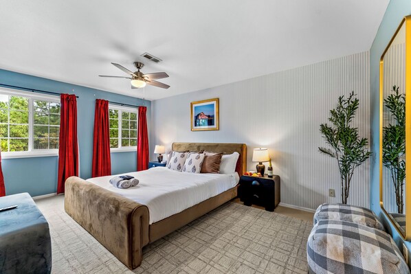 10 habitaciones, escritorio y tabla de planchar con plancha 