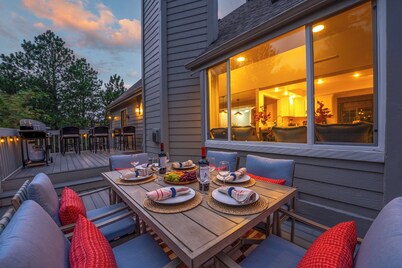 7k sq/ft! Gym, Theatre, Hot Tub, Sauna, Game Room, Golf, Sleeps 28 - Family Fun!