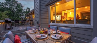 7k sq/ft! Gym, Theatre, Hot Tub, Sauna, Game Room, Golf, Sleeps 28 - Family Fun!