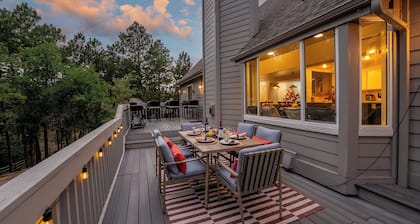 7k sq/ft! Gym, Theatre, Hot Tub, Sauna, Game Room, Golf, Sleeps 28 - Family Fun!