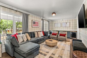 Smart TV, videojuegos y futbolito 