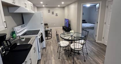Cozy Suite – Private Entrance, Fast Wi‑Fi & Smart TV – Family & Pet‑Friendly