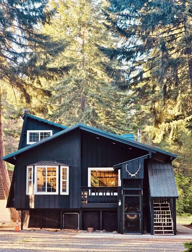 Spacious 4 Bed + Lakes + ATV trails!