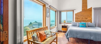 Spacious dog-friendly home with ocean views, sauna, wood stove & WIFI