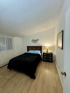 2 bedrooms, WiFi, bed sheets - Charming 2-bedroom house in Anchorage for a cozy getaway (Anchorage)