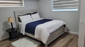 2 bedrooms, iron/ironing board, WiFi, bed sheets