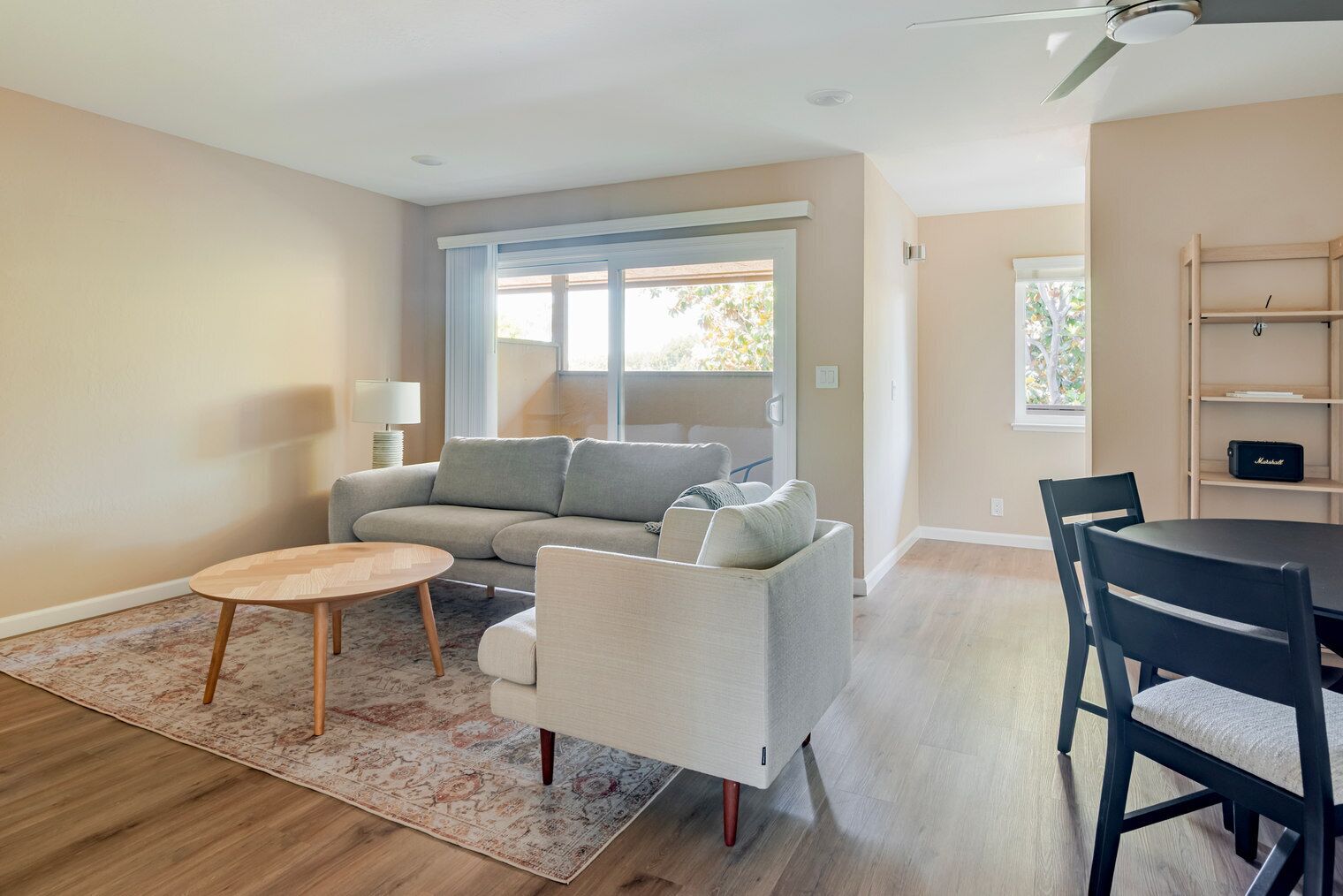 Fernseher, Stereoanlage