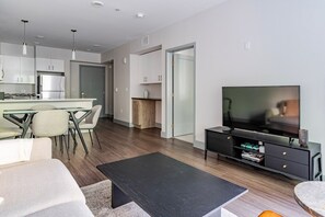 Fernseher, Stereoanlage