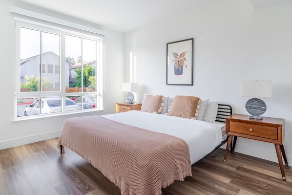 2 chambres, fer et planche à repasser, Wi-Fi, draps fournis