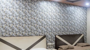 Deluxe Double Room | In-room safe, soundproofing, iron/ironing board, free WiFi