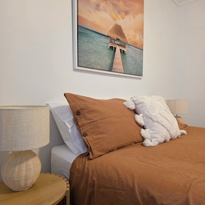 3 bedrooms, iron/ironing board, WiFi, bed sheets
