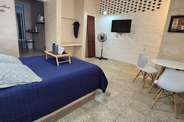 1 habitación, tabla de planchar con plancha, wifi y ropa de cama 