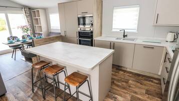 Dishwasher, cookware/dishes/utensils