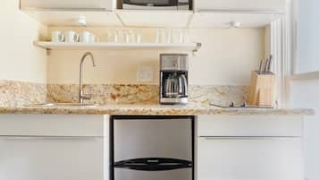 1 bedroom, individually decorated, individually furnished