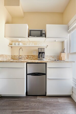 1 bedroom, individually decorated, individually furnished