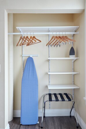 1 bedroom, individually decorated, individually furnished