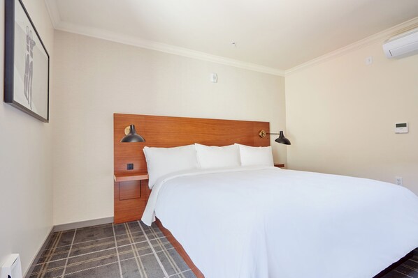 1 bedroom, individually decorated, individually furnished, desk