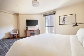 1 bedroom, individually decorated, individually furnished, desk - Found Santa Monica (Los Angeles)