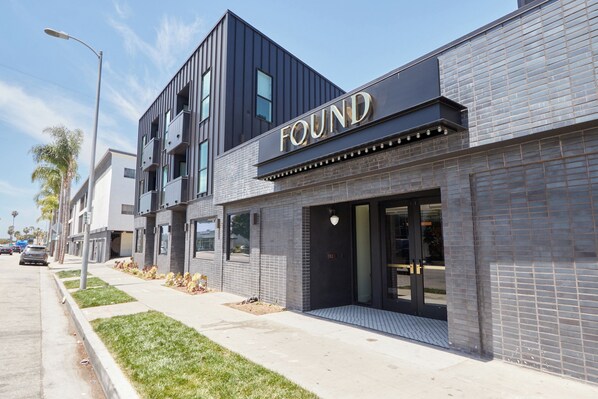 Exterior - Found Santa Monica (Los Angeles)